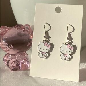 Pink HELLO KITTY Earrings!